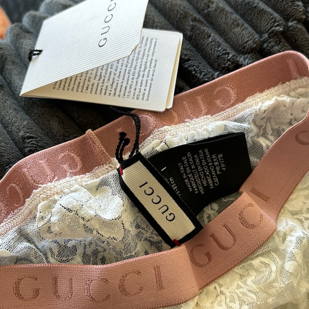 Gucci Metallic Floral Lace Socks in Ivory / Cream (S) Pink Band